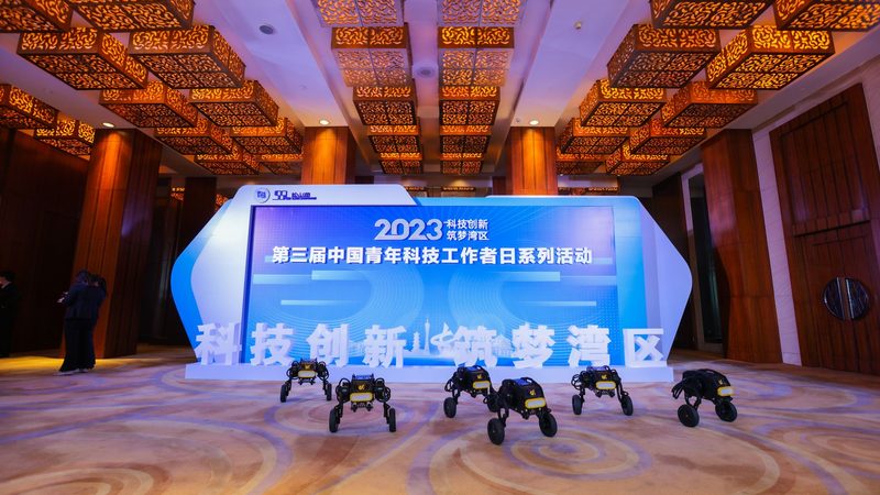 为了鼓励高新技术企业的发展，我国政府实施了一系列税收优惠政策。主要包括：